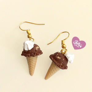 Aretes Helado de Chocolate colgados