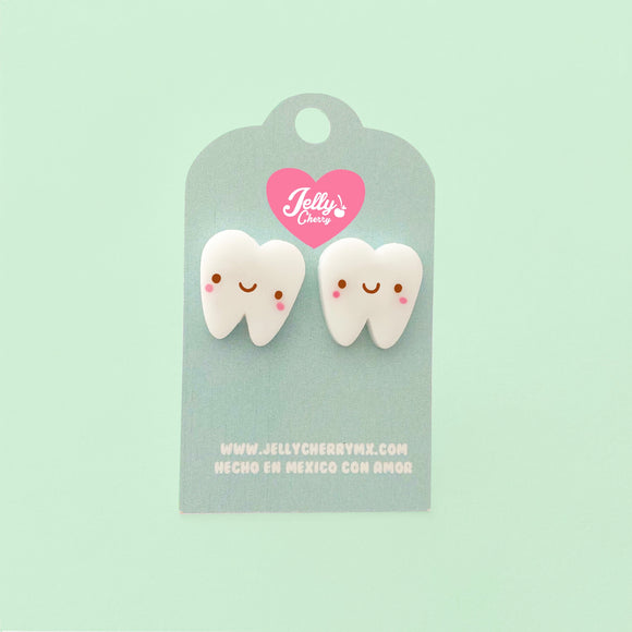 Aretes muelita pegaditos