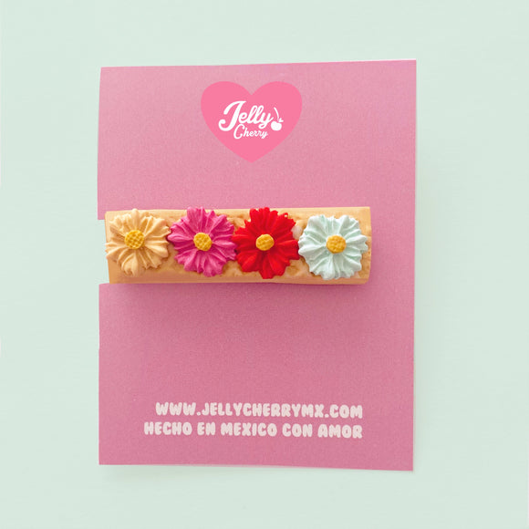 Broche crema de flores